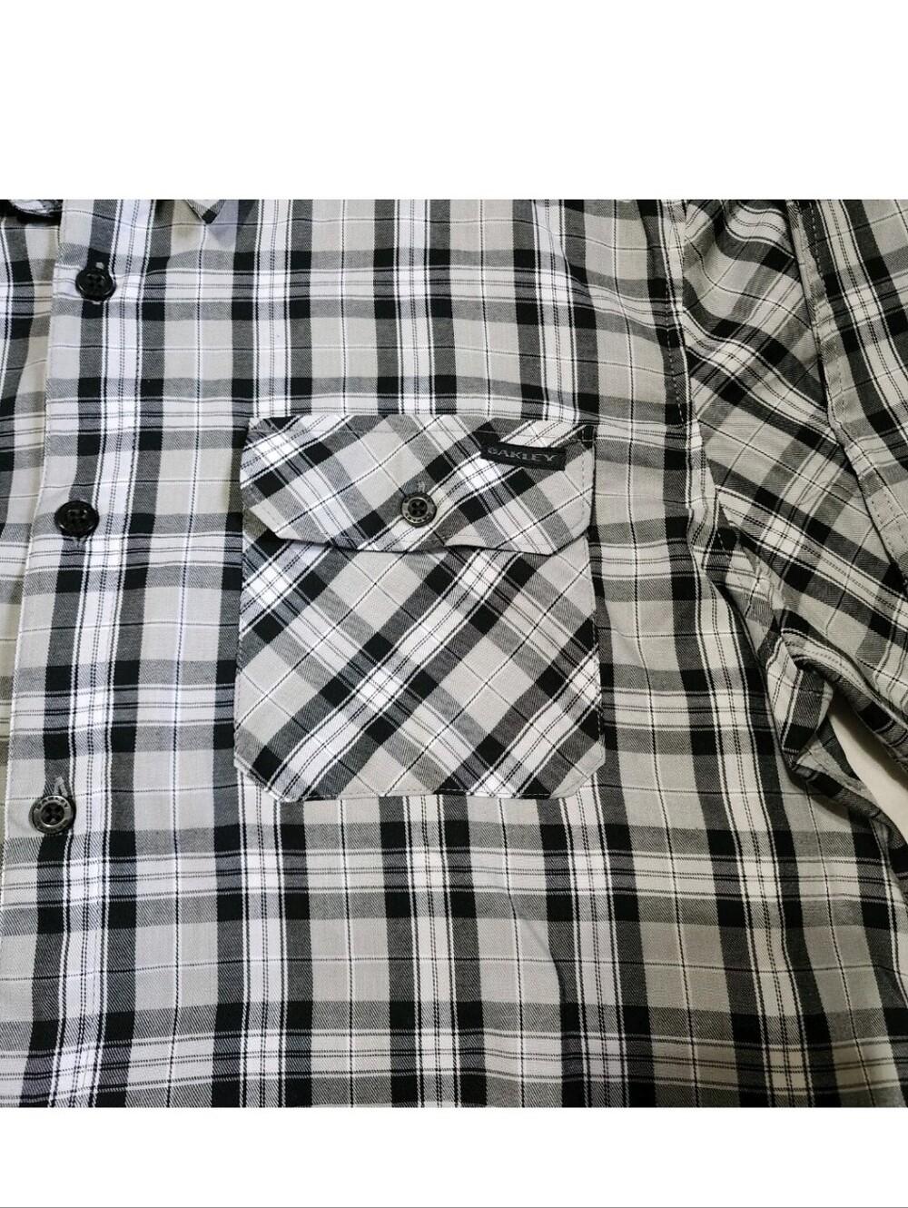 OAKLEY Plaid Shirt Men's XL Lightweight Gray Black EUC Button Up Long Sleeve - Picture 6 of 8